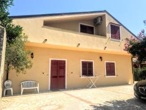 The building in which the holiday home is located