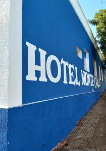a hospital sign on the side of a building at Hotel Monte Carlo in Pederneiras
