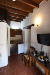 a living room with a table and a kitchen at Enipnion Apartments in Kakopetria