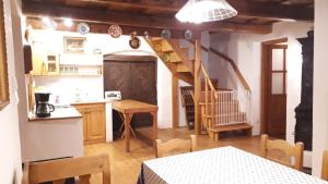 Η κουζίνα ή μικρή κουζίνα στο Káli 120