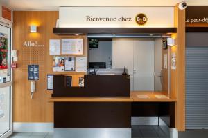 an entrance to a dental office with a reception desk at B&B HOTEL Angers 1 Beaucouzé in Beaucouzé