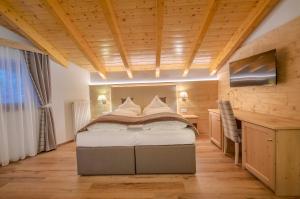 Postel nebo postele na pokoji v ubytování Hotel Ciamp