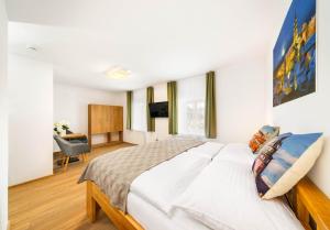 Postel nebo postele na pokoji v ubytování Hotel Garni Villa Areka