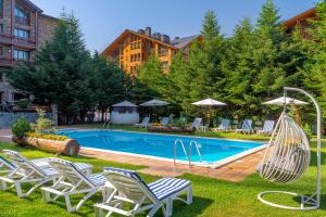Bazén v ubytování Sport Hotel Hermitage & Spa nebo v jeho okolí