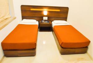 
A bed or beds in a room at Rama Krishna Hotel
