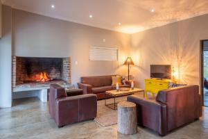 Гостиная зона в Steenbok Farm Cottages Steenbok cottage