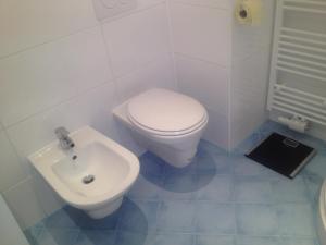 a white bathroom with a toilet and a sink at Exquisites Gartenapartment in eleganter Jugendstilvilla in Vienna +31 photos