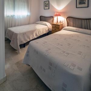 A bed or beds in a room at Dorasal Solo Familias Serviplaya