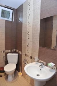 Koupelna v ubytování Eros Motel + 37 fotografií