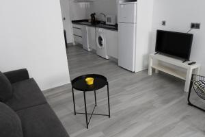 A kitchen or kitchenette at Edificio Resort Gran8Nerja