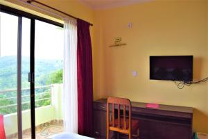 TV a/nebo společenská místnost v ubytování Hotel Nagarkot Inn