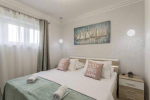 Posteľ alebo postele v izbe v ubytovaní Royal Silver Apartment
