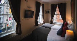 Ліжко або ліжка в номері Dublin Citi Hotel of Temple Bar