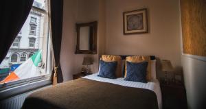 Ліжко або ліжка в номері Dublin Citi Hotel of Temple Bar
