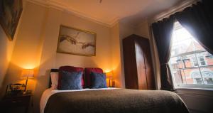 Ліжко або ліжка в номері Dublin Citi Hotel of Temple Bar