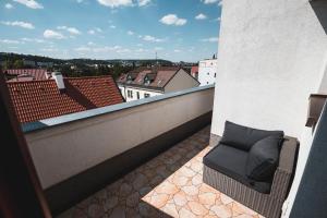 Balkón nebo terasa v ubytování POINT flat, beautiful view from terrace to Prague Castle
