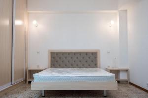 Ένα ή περισσότερα κρεβάτια σε δωμάτιο στο Студия в центре Ташкента