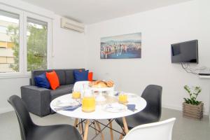 Televízia a/alebo spoločenská miestnosť v ubytovaní Apartman M&D