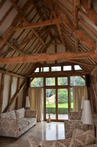 A seating area at Sabine Barn B&B 