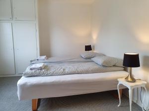 Кровать или кровати в номере Struer Town Apartment
