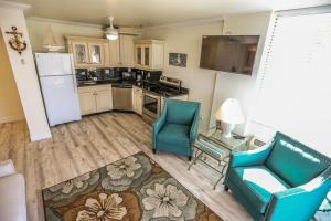 A kitchen or kitchenette at Lovers Key Beach Club 202