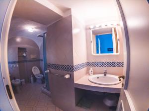 A bathroom at Villa Aurora Caprese