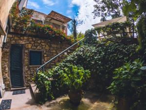 a stone house with plants on the side of it at Villa Aurora Caprese in Capri