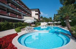 Bazén v ubytování Hotel Continental Wellness & Spa nebo v jeho okolí