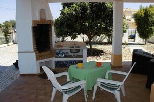 Et opholdsområde på Guest House Alfarrobeiras