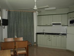 A kitchen or kitchenette at Apartaments Geminis