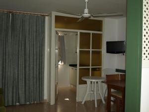 a living room with a table and a dining room at Apartaments Geminis in Cambrils