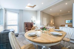 a dining room with a wooden table and chairs at Stylish Apartment,12 Minutes from Oxford Street,central London,ac,wifi! in London