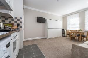 Gallery image of Stylish apartment 12 minutes tube to Oxford Street with free wifi and air con in London