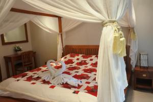Un pat sau paturi într-o cameră la Tropicana Beach Villa at VIP Resort +55 fotografii