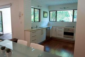 A kitchen or kitchenette at Absolute Beachfront - Mooloolaba