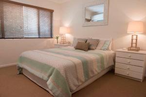 A bed or beds in a room at Absolute Beachfront - Mooloolaba