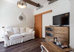 TV a/nebo společenská místnost v ubytování Best Western Maison B Hotel