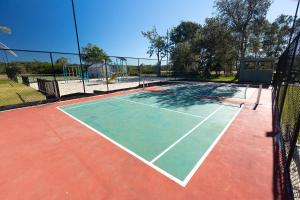 Attività di tennis o squash presso il resort o nelle vicinanze