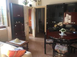 Posedenie v ubytovaní Iseo Lake Home Nature & Relax