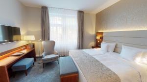 Postel nebo postele na pokoji v ubytování Hotel Oranien Wiesbaden