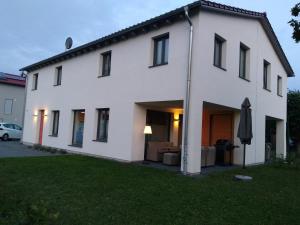 a white house with a lawn in front of it at Reusenhaus Nord in Breege