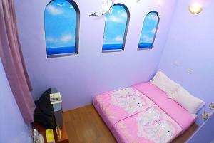 A bed or beds in a room at Hai Zhi Dao Min Su