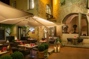 a restaurant with tables and chairs and an umbrella at Brunelleschi Hotel in Florence