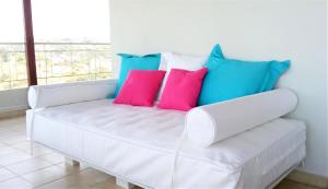 A bed or beds in a room at 360 Panorama House - Gazing at Horizon and the Stars of the Galaxy in the night - Fresh Cool breeze most of the time - just 7 min from the beach
