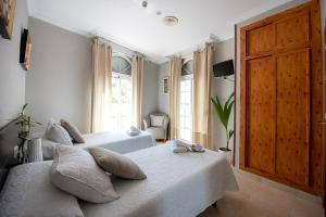Postel nebo postele na pokoji v ubytování Hostal La Muralla