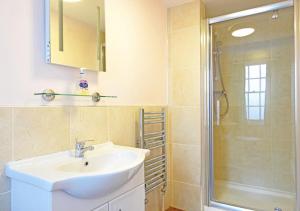 Koupelna v ubytování Bury Villa - 7 bedrooms sleeping 18 guests + 24 fotografií