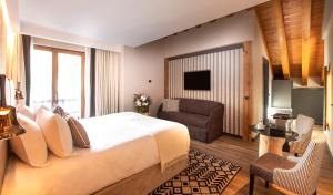 Postel nebo postele na pokoji v ubytování Le Massif Hotel & Lodge Courmayeur The Leading Hotels of the World
