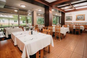 Restaurace v ubytování Hotel Dvor Jezersek Brnik