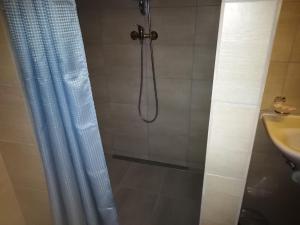 Koupelna v ubytování Guest House Mladosť + 13 fotografií