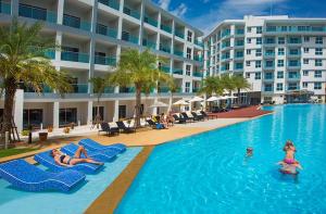 Piscina de la sau aproape de Grand Blue Condominium 509 Mea Phim Beach, Klaeng, Rayong, Thailand